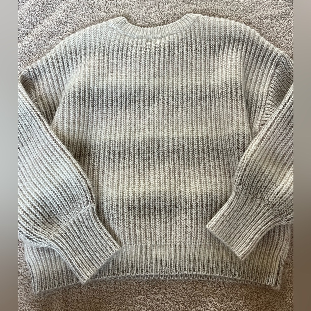 Universal threads sweater - Picture 2 of 3